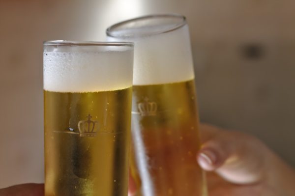 乾杯は飲み干すことを意味する