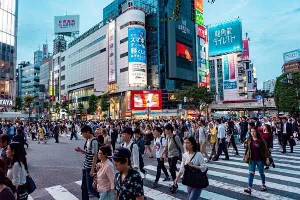 日本のGDP、平均年収が下降。「さとり世代」が誕生。