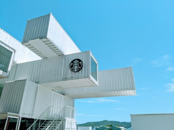 台湾花蓮県にあるコンテナを利用したスターバックス