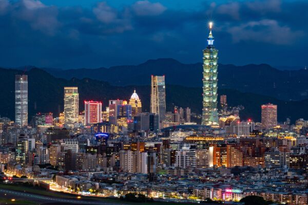 台湾の都市別経済指標（人口推移、年齢構成、平均所得、世帯収入、就業人口など）